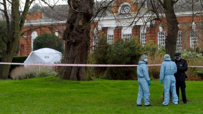 Falleció hombre que se quemó a lo bonzo en las puertas del palacio de Kensington