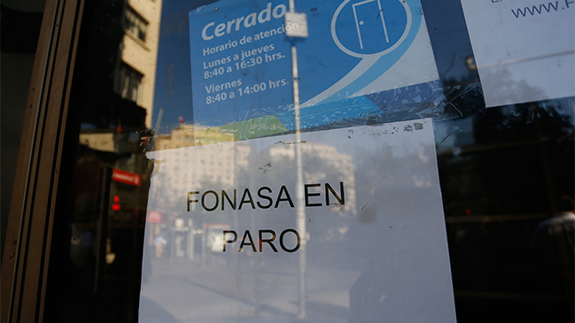 Funcionarios de Fonasa depusieron el paro nacional