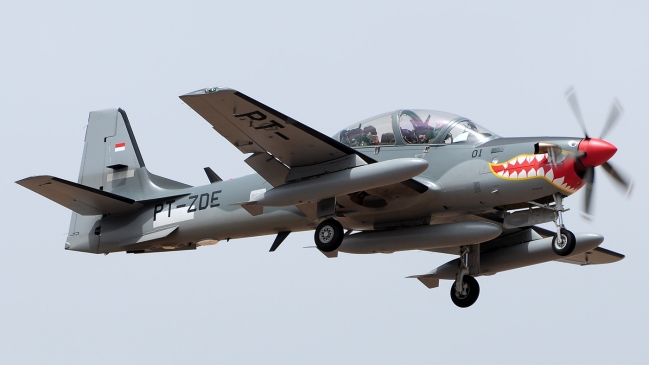 Avión caza se estrelló en plena zona residencial en Indonesia