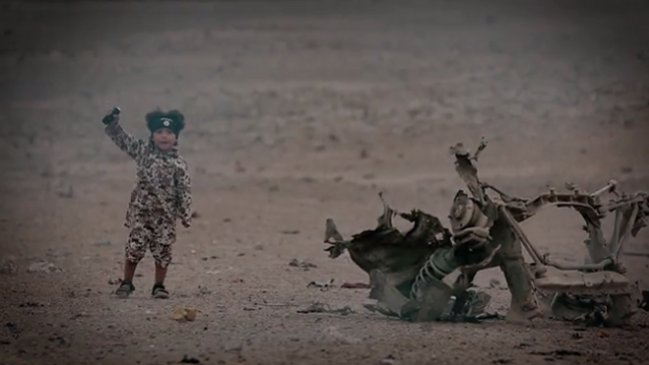 Estado Islámico difundió video de niño yihadista matando a tres hombres