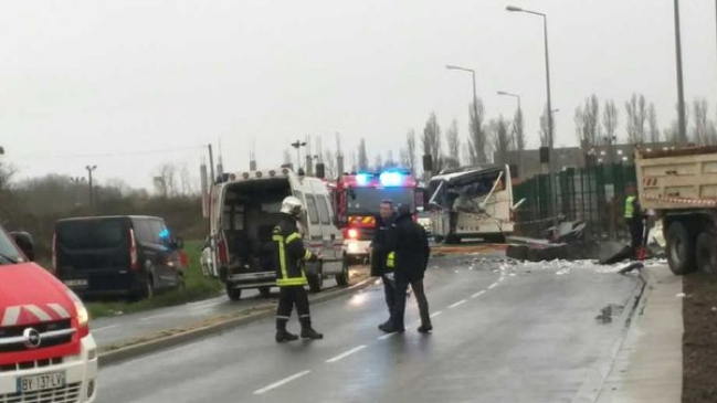 Seis adolescentes murieron en accidente de un autobús escolar en Francia