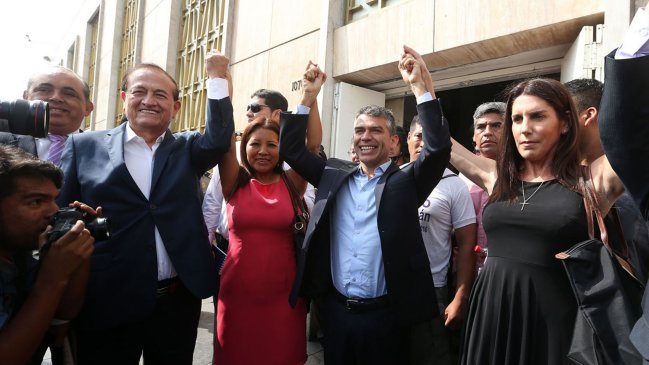 Perú: Keiko Fujimori encabeza nuevo sondeo y Julio Guzmán se consolida segundo