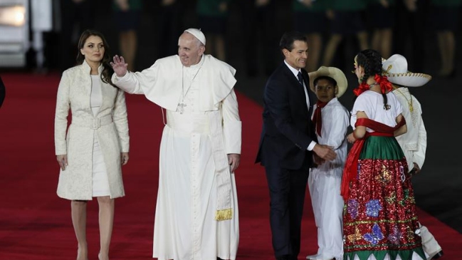 México recibió al papa Francisco con música y luces