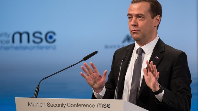 Ex presidente ruso dijo que actitud de la OTAN recuerda a la Guerra Fría