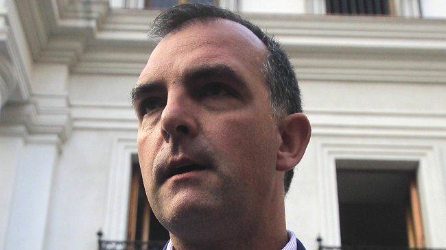 Ex timonel UDI: Un puñado de comunistas dirige la agenda de Bachelet