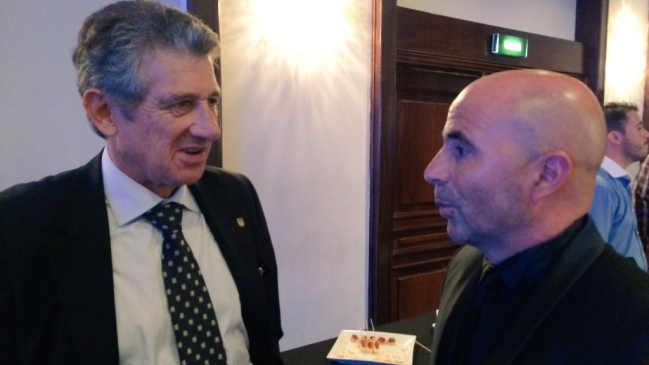 Jorge Sampaoli recibió premio como el Mejor Técnico de América