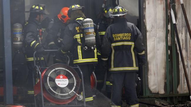 Incendio afectó a viviendas en la comuna de Cerrillos