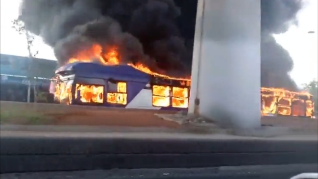 Chofer denunció ataque incendiario contra bus del Transantiago