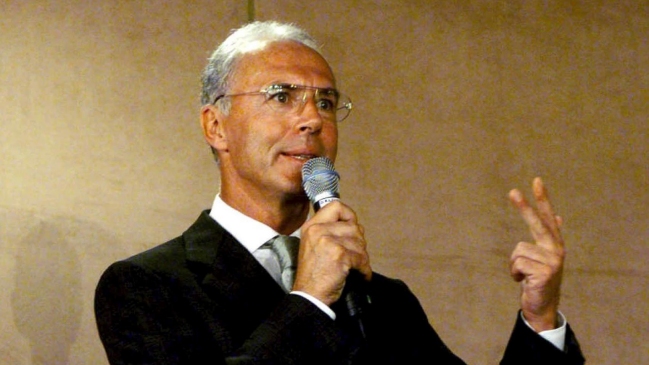 Comité de Etica de la FIFA anunció advertencia y multa para Beckenbauer