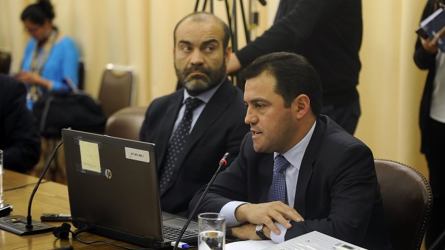 Contraloría anunció sumario por compras directas firmadas por Cristián Riquelme