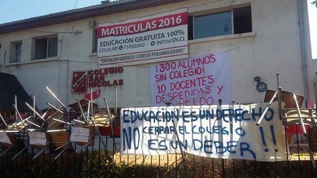 Profesores y apoderados mantienen toma de Colegio San Nicolás en Independencia