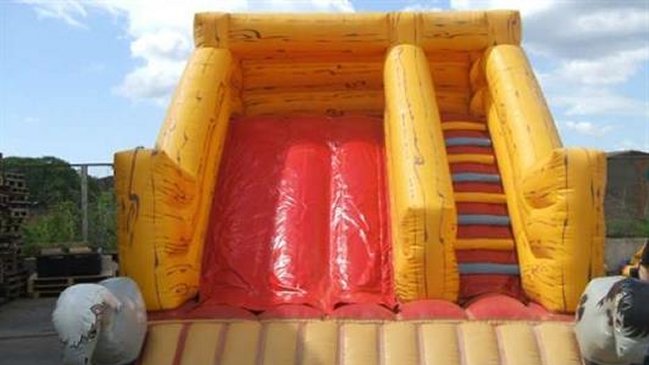 Niño de cuatro años murió por accidente en un juego inflable en España