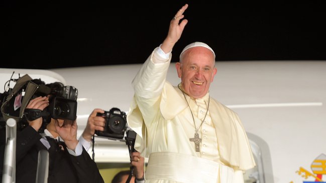 Papa criticó a Trump: No es cristiano si piensa en construir muros