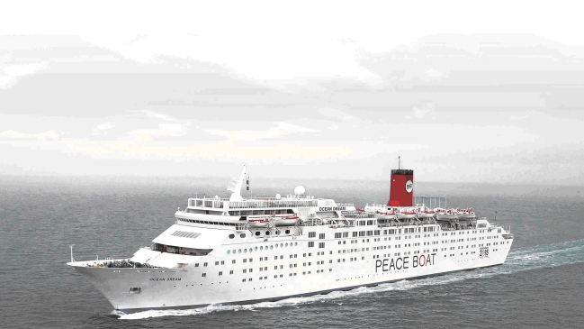 Barco de la Paz llega a Valparaíso para conmemorar nuevo aniversario del 27-F