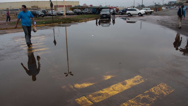 Fuertes lluvias cortaron caminos secundarios en Arica y Parinacota