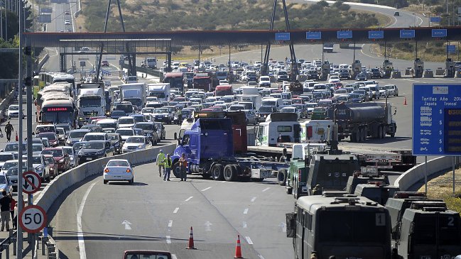 Movilización de camioneros mantiene alta congestión en rutas 68 y 78
