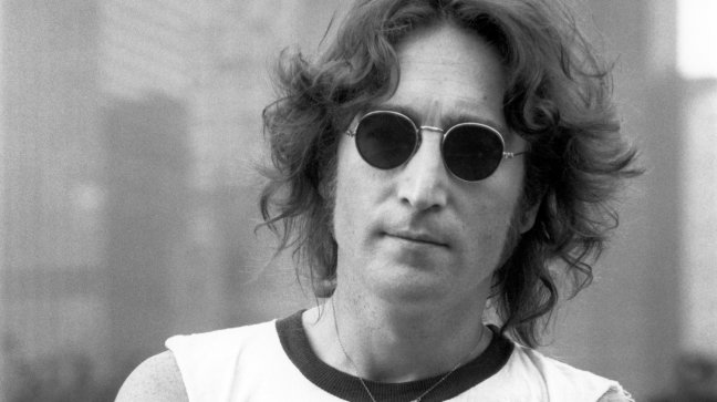 Subastan mechón de pelo de John Lennon