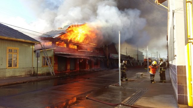 Incendio destruyó el mercado de Cañete