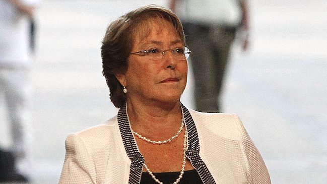 Encuesta Cadem: 62 por ciento cree que caso Riquelme afectó imagen de Bachelet