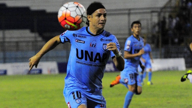 Manuel Villalobos recibió seis fechas de castigo por escupir a un rival