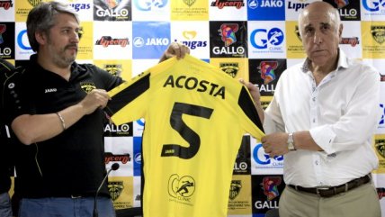 Nelson Acosta fue presentado como director deportivo de Fernández Vial