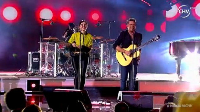 La controvertida presentación de Javiera Mena junto a Alejandro Sanz