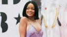 Rihanna deslumbró en la alfombra roja de los Brit Awards