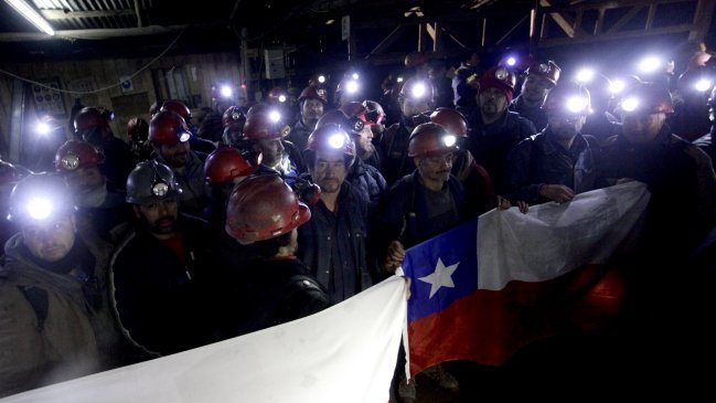 Mineros de Curanilahue definen acuerdo para deponer protesta bajo tierra