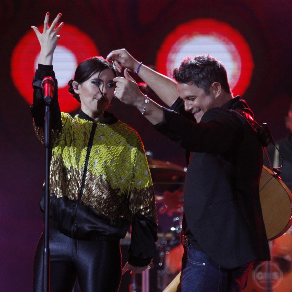 Alejandro Sanz defendió presentación de Javiera Mena: Lo hizo de maravilla