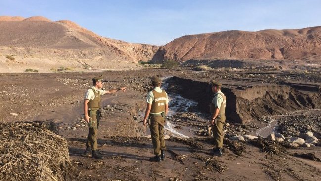 Crecida de río arrastró un automóvil en San Pedro de Atacama