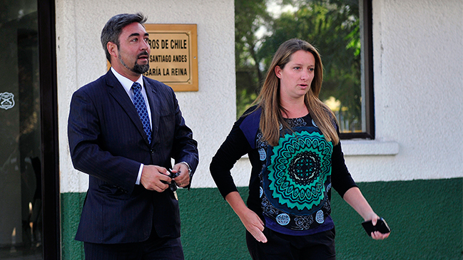 Natalia Compagnon firmó en la Comisaría de La Reina