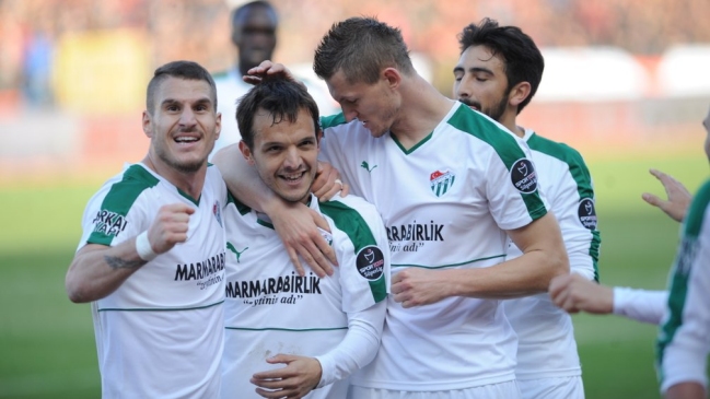 Cristóbal Jorquera participó en ajustada victoria de Bursaspor sobre Eskisehirspor