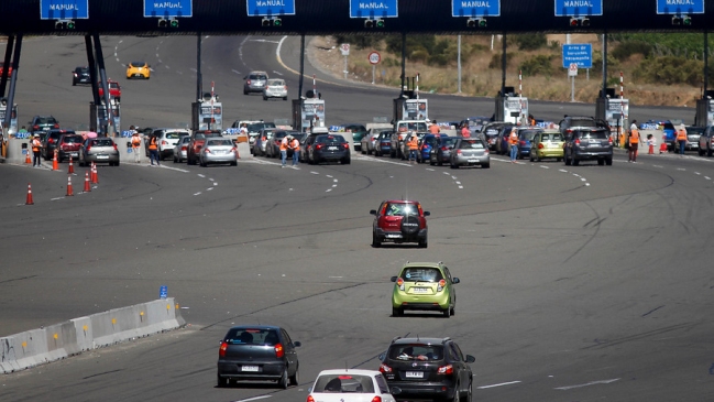 Carabineros estima que 285.000 vehículos retornarán este domingo a la capital