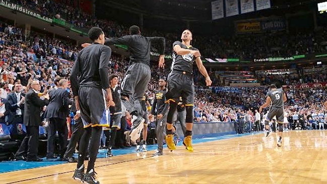 Stephen Curry le dio triunfo sobre la hora a Golden State Warriors sobre Oklahoma City Thunder