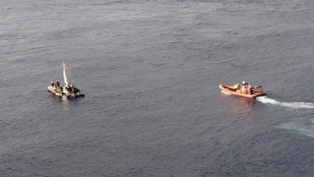 Crucero rescató a 16 balseros cubanos en el Caribe