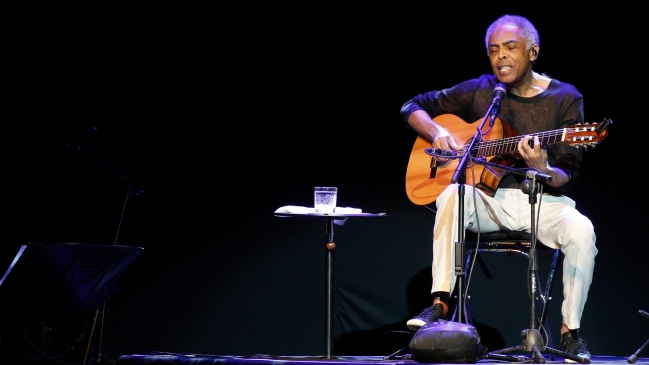 Gilberto Gil está internado hace cinco días en Brasil