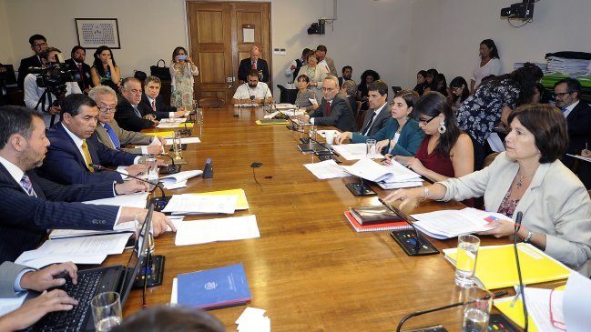 Comisión de Constitución de la Cámara aprobó despenalizar el aborto