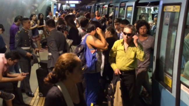 Revisa el estado del tránsito, el Metro y Transantiago