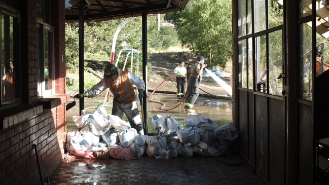Los Andes: Autorizan funcionamiento de Escuela Río Blanco tras derrame
