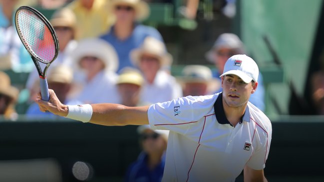 John Isner derrotó a Sam Groth y puso en ventaja a Estados Unidos sobre Australia