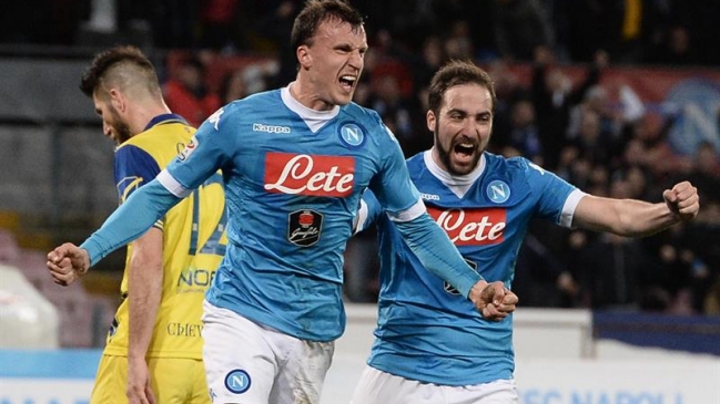 Napoli venció a Chievo Verona y mete presión a Juventus en la Serie A