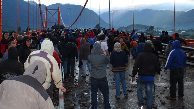 Vecinos de Puerto Chacabuco protestan por soluciones habitacionales