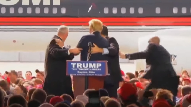 Guardias evitaron agresión a Donald Trump en pleno discurso