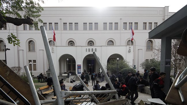 Alumnos del INBA en paro por suspensión de colaciones