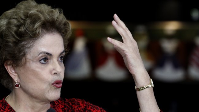 Congreso retomará este jueves trámite para juicio político contra Rousseff