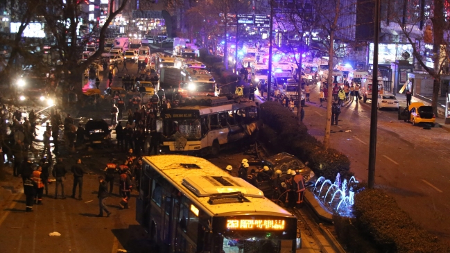 Grupo armado kurdo se adjudicó atentado suicida que mató a 37 personas en Turquía