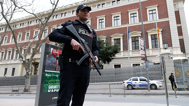 Atentado suicida en Estambul deja cinco muertos y una treintena de heridos