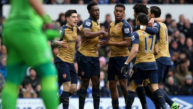 Alexis Sánchez participó en el triunfo de Arsenal sobre Everton en la liga inglesa