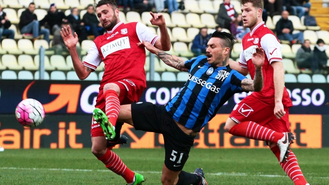 Atalanta derrotó a Bologna y se alejó de la zona de descenso en la liga italiana