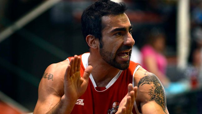 Baloncestista Erik Carrasco seguirá dos temporadas más en Club Deportivo Valdivia